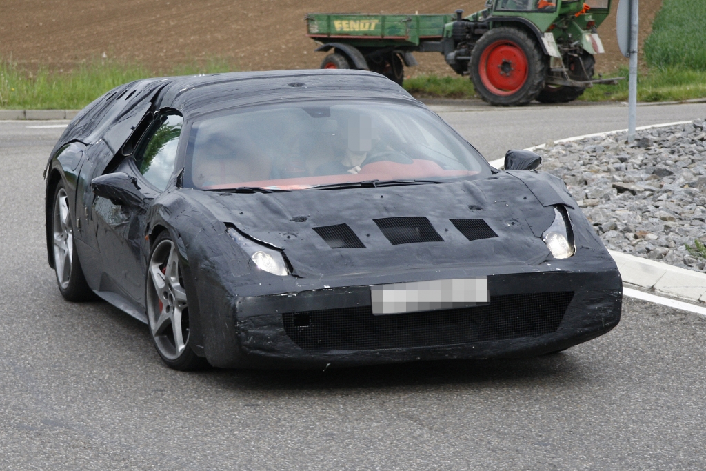 Erwischt: Erlkönig mit Codenamen F70 als Nachfolger des Ferrari Enzo 