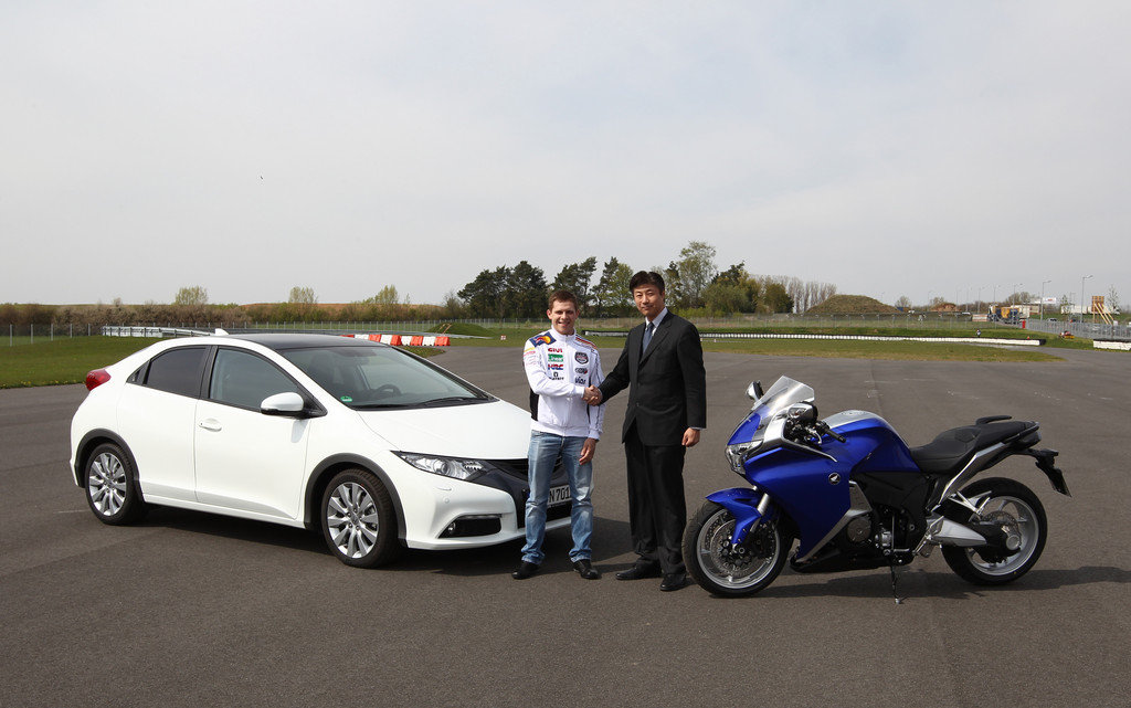 Honda Civic und VFR 1200 F für den Motorrad-Weltmeister