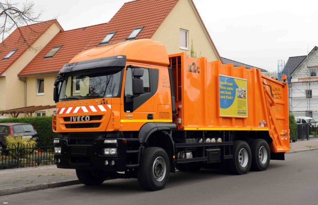 Iveco Stralis als wintertauglicher Müllsammler