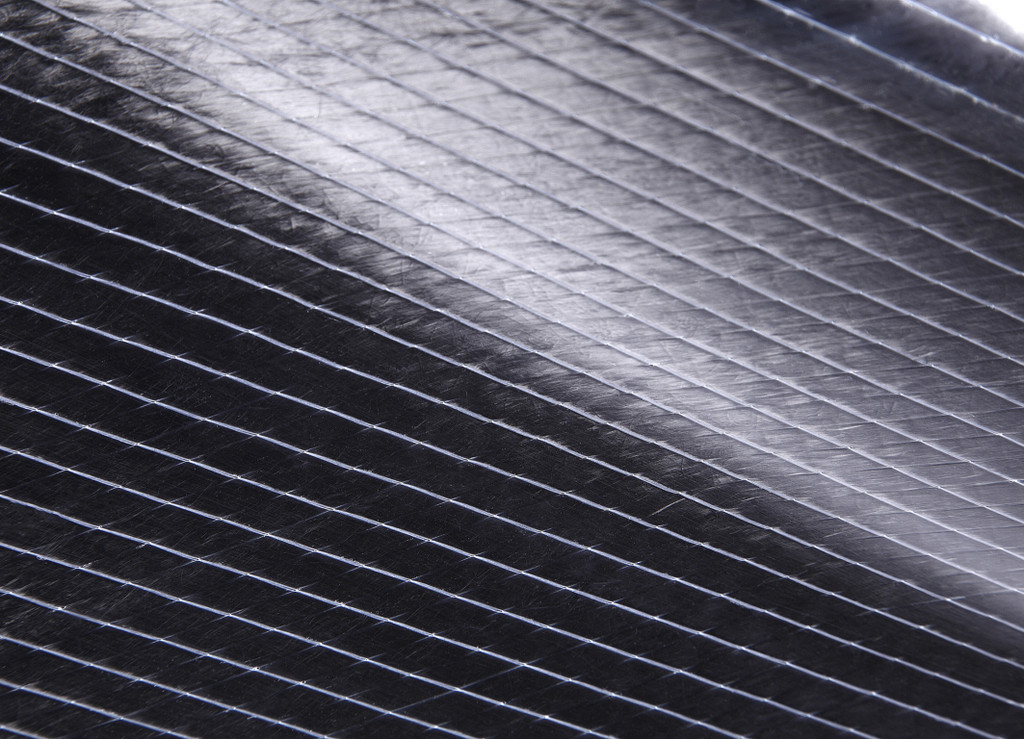 Johnson Controls produziert Carbon-Karosserieteile