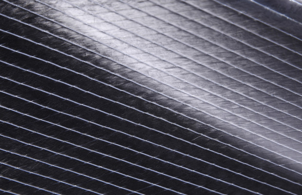 Johnson Controls produziert Carbon-Karosserieteile