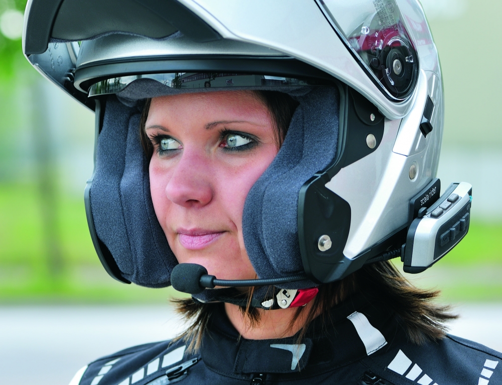 Louis mit Einbauservice für Bluetooth-Schnittstelle im Motorradhelm