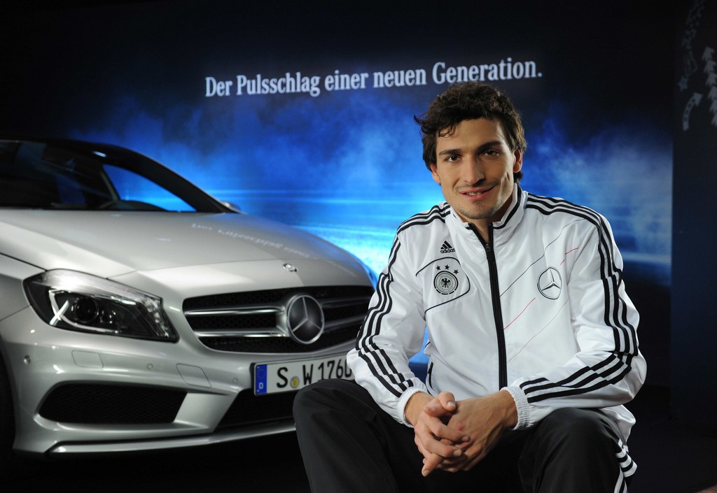 Mercedes-Benz startet EM-Kampagne 2012