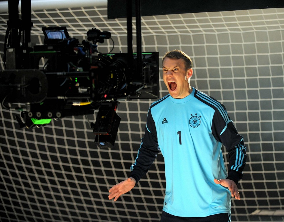 Mercedes-Benz startet EM-Kampagne 2012