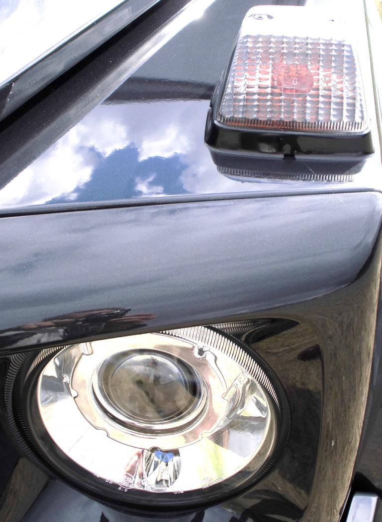 Mercedes G-Klasse: Rundleuchteneinheit und aufgesetzter Blinker vorn. 