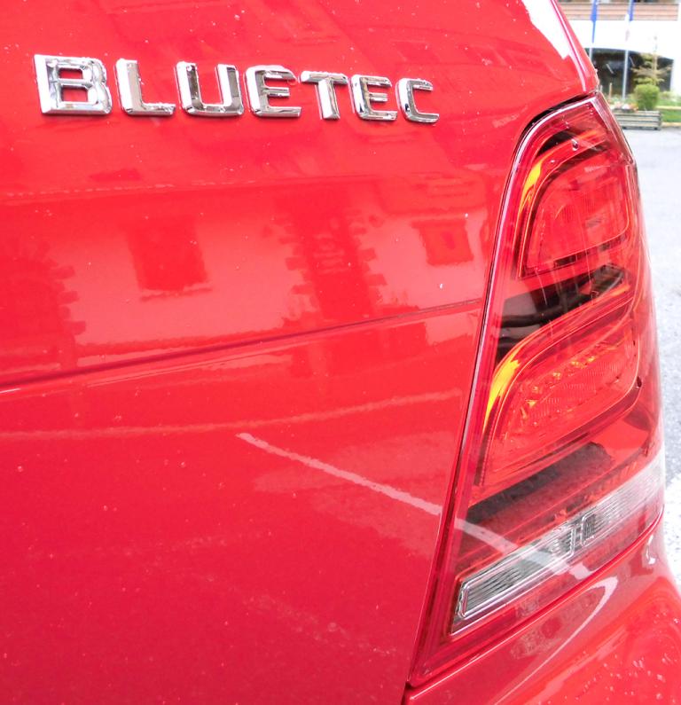 Mercedes GLK: Bluetec steht für eine spezielle Abgasreinigung. 