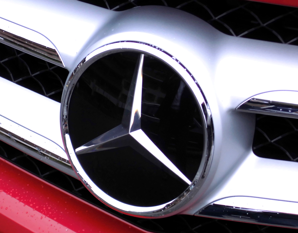 Mercedes GLK: Der Markenstern sitzt vorn groß im Kühlergrill. 