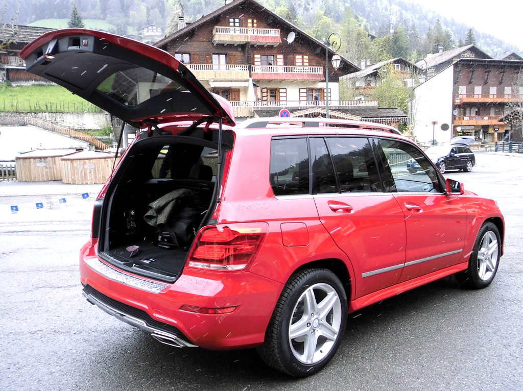 Mercedes GLK: Ins Gepäckabteil passen 450 bis 1550 Liter hinein. 