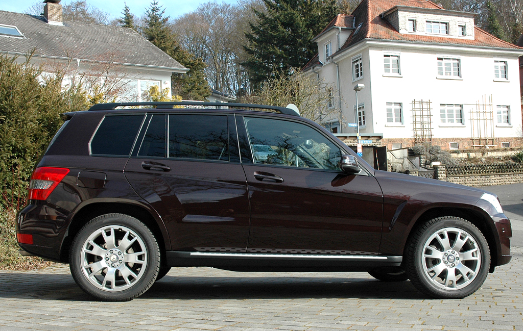 Mercedes GLK: So sieht das Kompakt-SUV-Modell in der vorigen Auflage von der Seite aus ... 