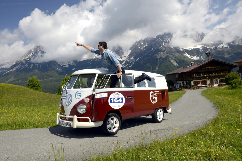 Mousse T. wieder mit VW Bulli bei der Kitzbüheler Alpenrallye