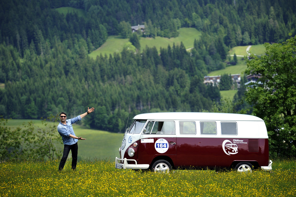 Mousse T. wieder mit VW Bulli bei der Kitzbüheler Alpenrallye
