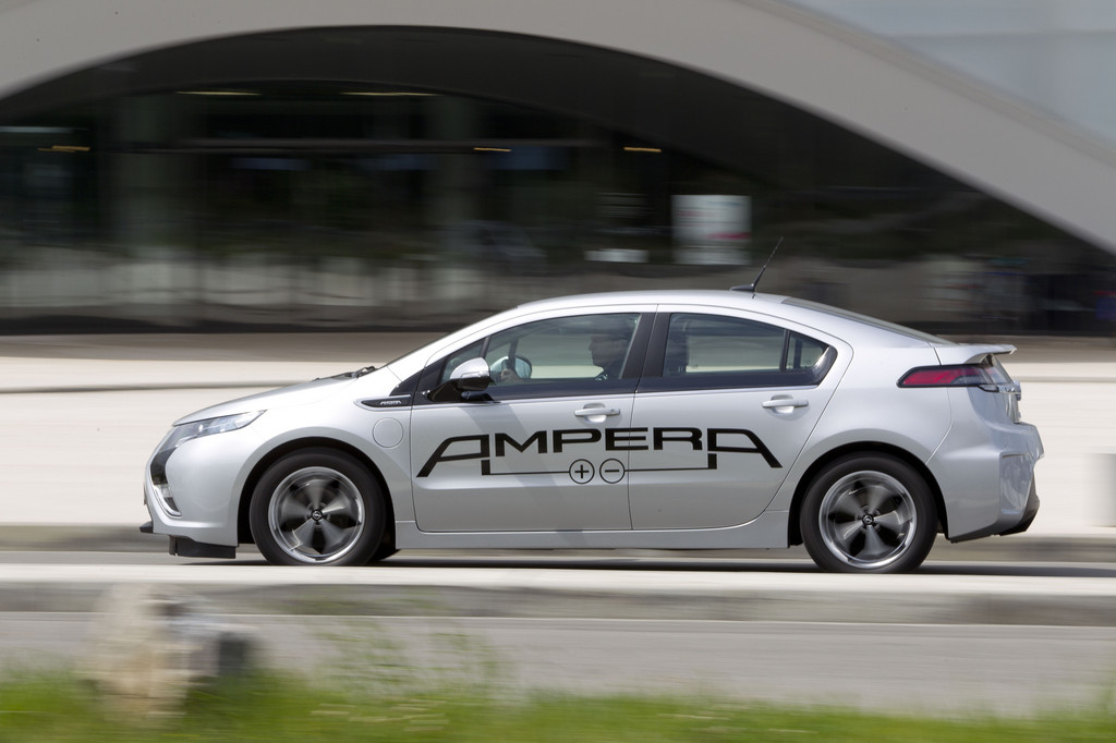Opel präsentiert größte Elektroauto-Flotte auf einer Messe