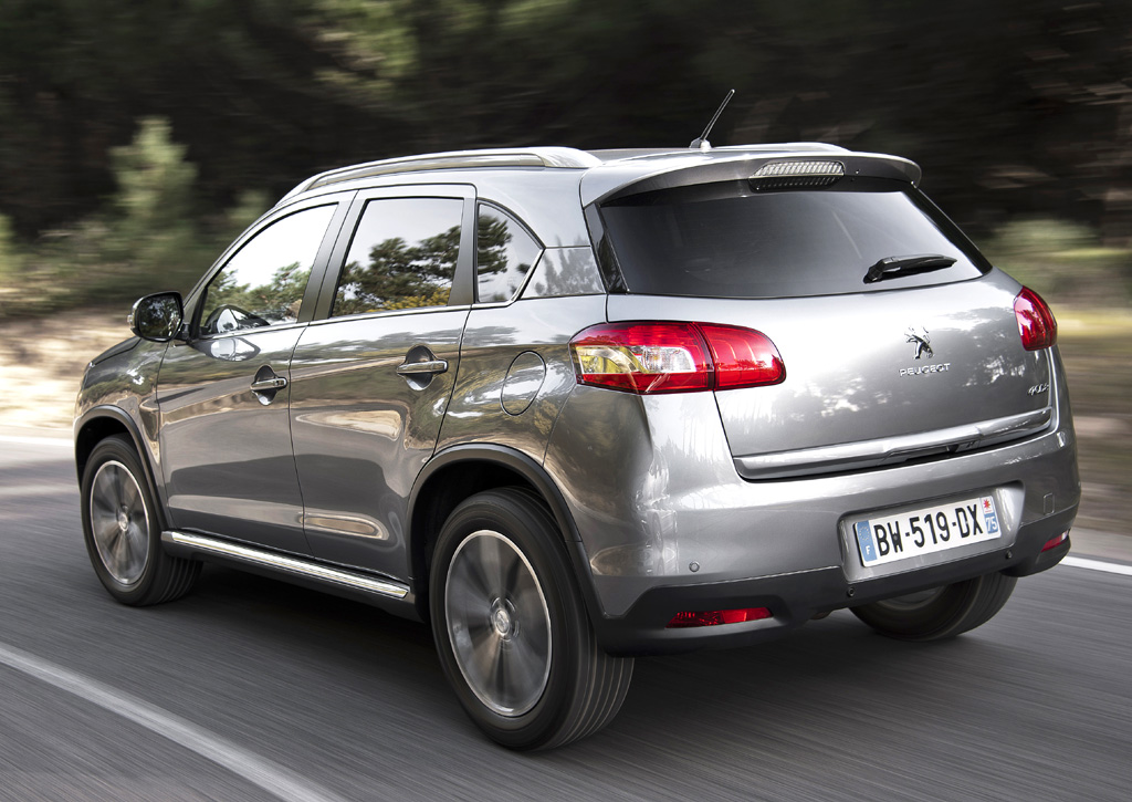 Peugeot 4008: Heck-/Seitenansicht. 