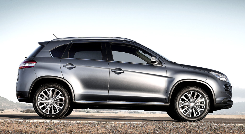 Peugeot 4008: Und so sieht das Kompakt-SUV-Modell von der Seite aus.
