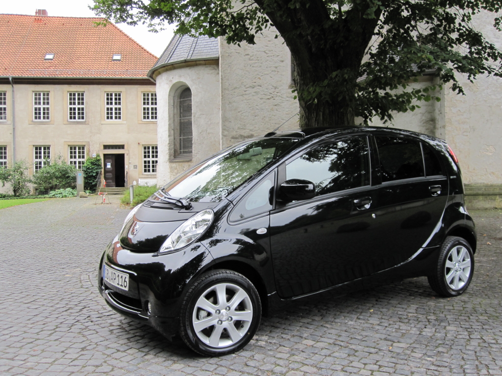 Peugeot stellt bundesweit alternative Antriebe vor