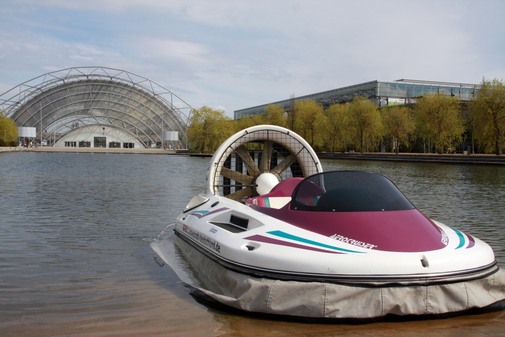Premiere auf der AMI: Mit dem Luftkissenboot über den Leipziger Messe-See - Bild: AMI