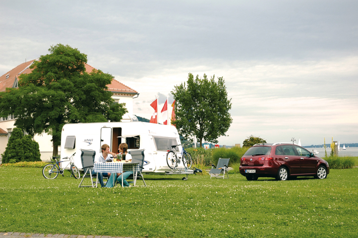 Ratgeber Campingurlaub: Darauf ist bei Anmietung von Reisemobil und Caravan zu achten