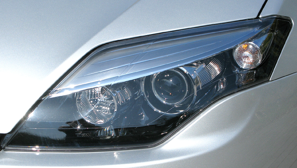 Renault Laguna Grandtour: Moderne Leuchteinheit vorn. 