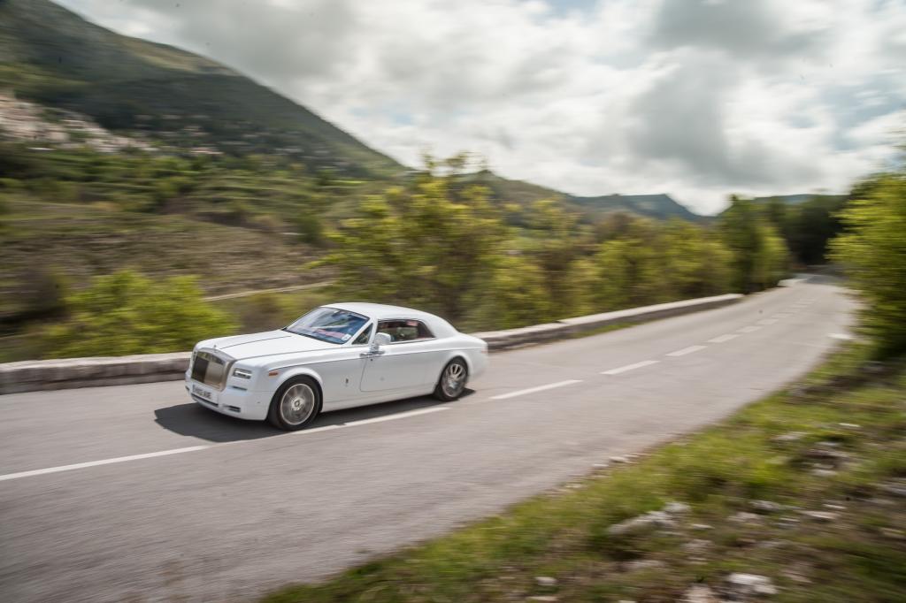 Rolls-Royce hat den Phantom überarbeitet. Auch das Coupé tritt mit leicht geänderter Optik auf