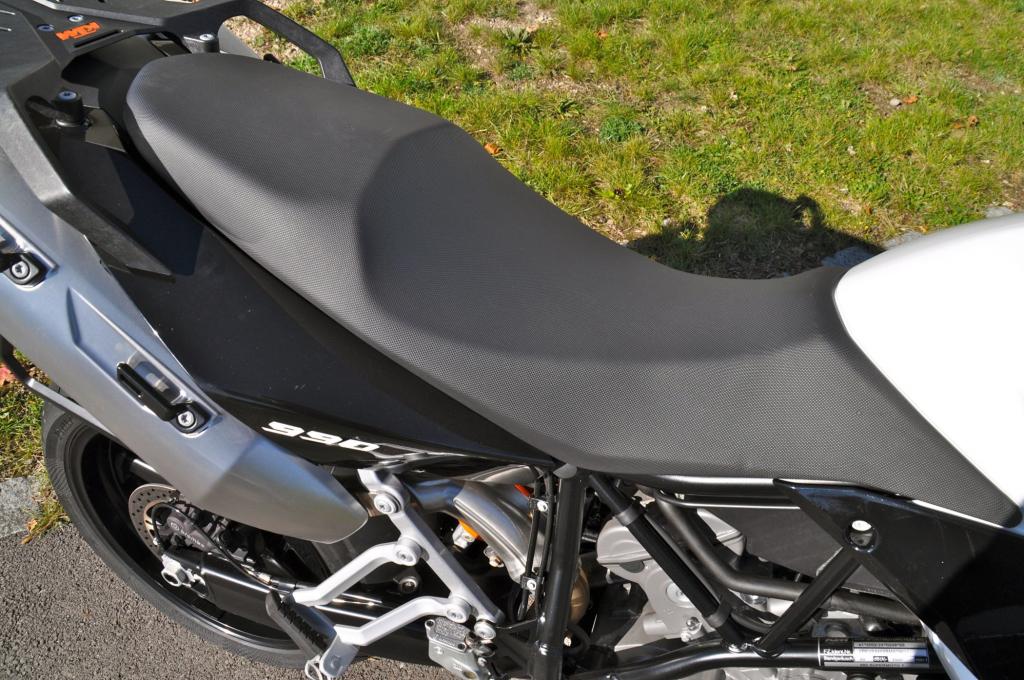 Schon im Stand übermannt den Fahrer das Gefühl, der Weg bis zum ersten Wheelie oder Stoppie wird wohl nicht weit sein