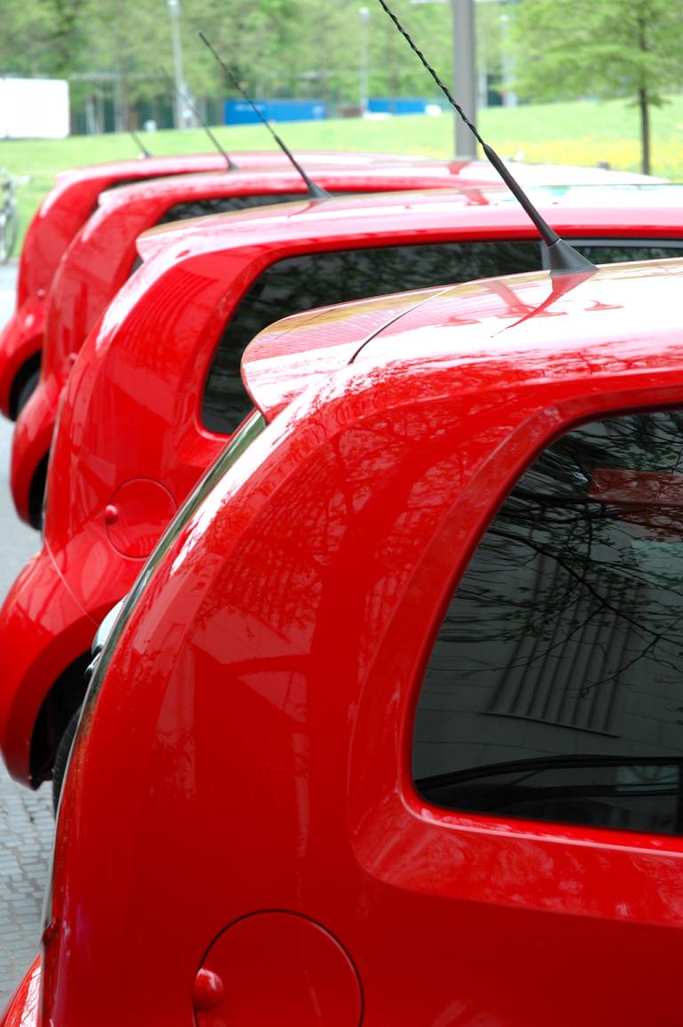 Seat Mii: Blick auf Stabantenne und Dachkantenspoiler am Heck.