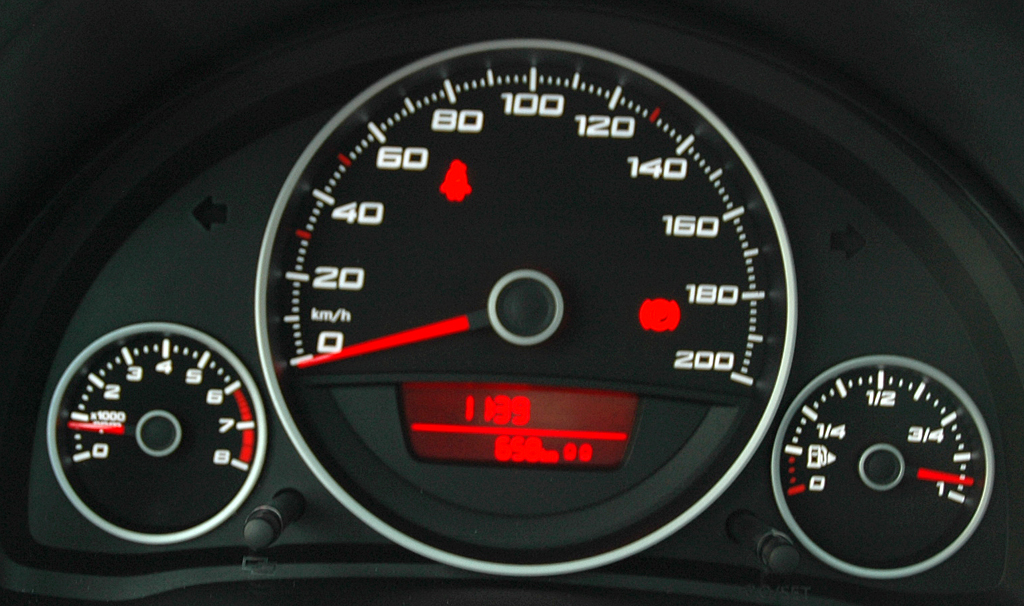 Seat Mii: Blick durch den Lenkradkranz auf die Rundinstrumentierung. 