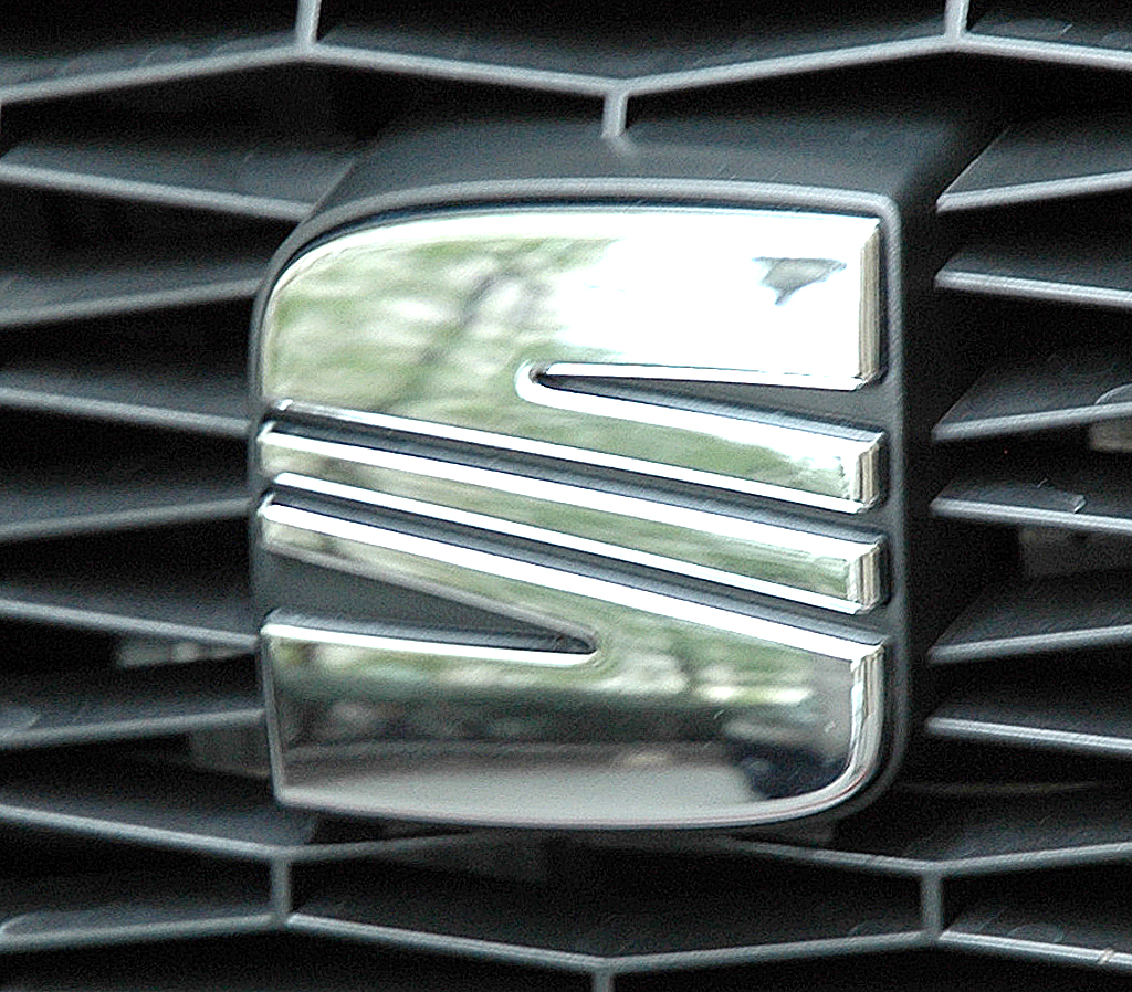 Seat Mii: Das Markenlogo sitzt vorn im Kühlergrill. 