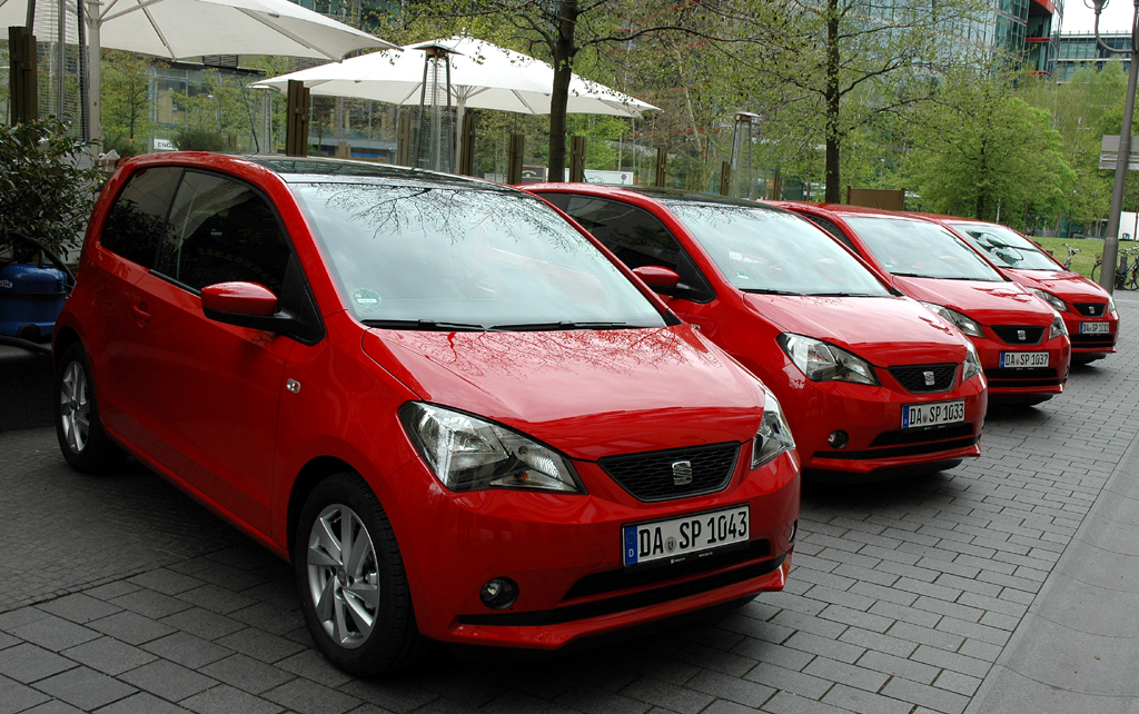 Seat-Mii-Parade bei der nationalen Fahrvorstellung in Berlin. 