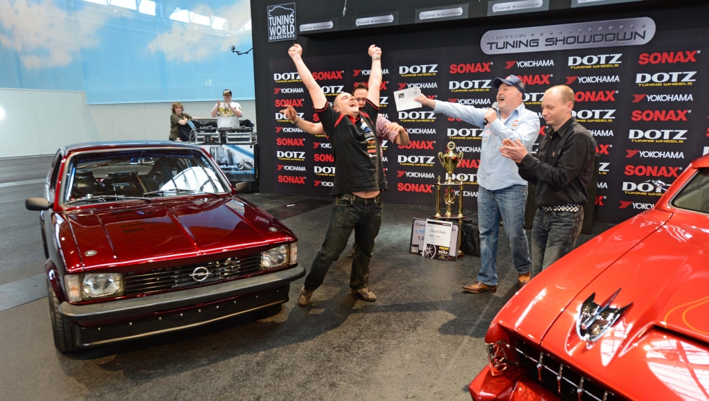 Show&Shine: Uwe Wolf (links) mit seinem Opel Kadett C Coupe