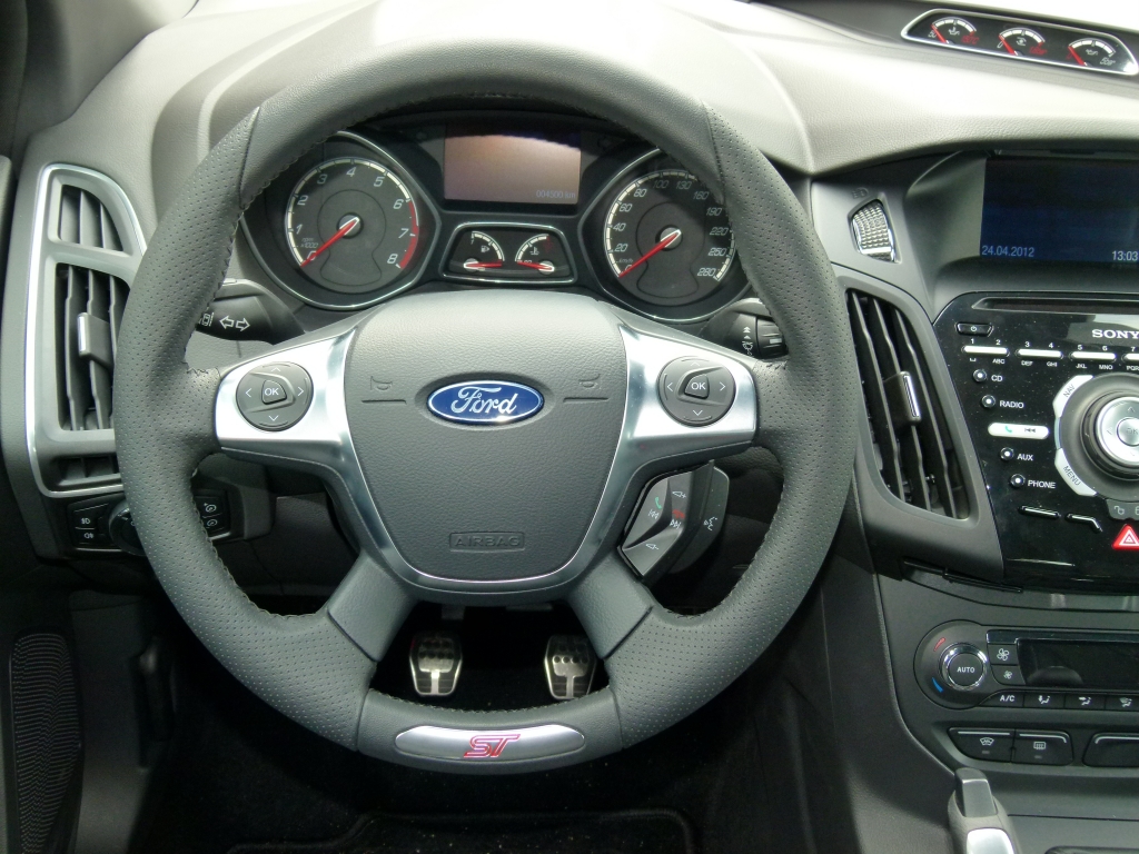 Sitzprobe im Ford Focus ST - Familienausflug mit 250 PS
