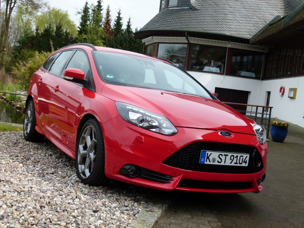Sitzprobe im Ford Focus ST - Familienausflug mit 250 PS