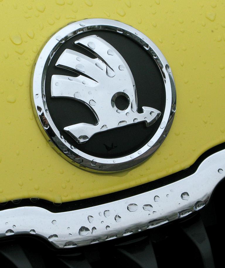 Skoda Citigo: Das Markenlogo sitzt vorn über dem Kühlergrill. 