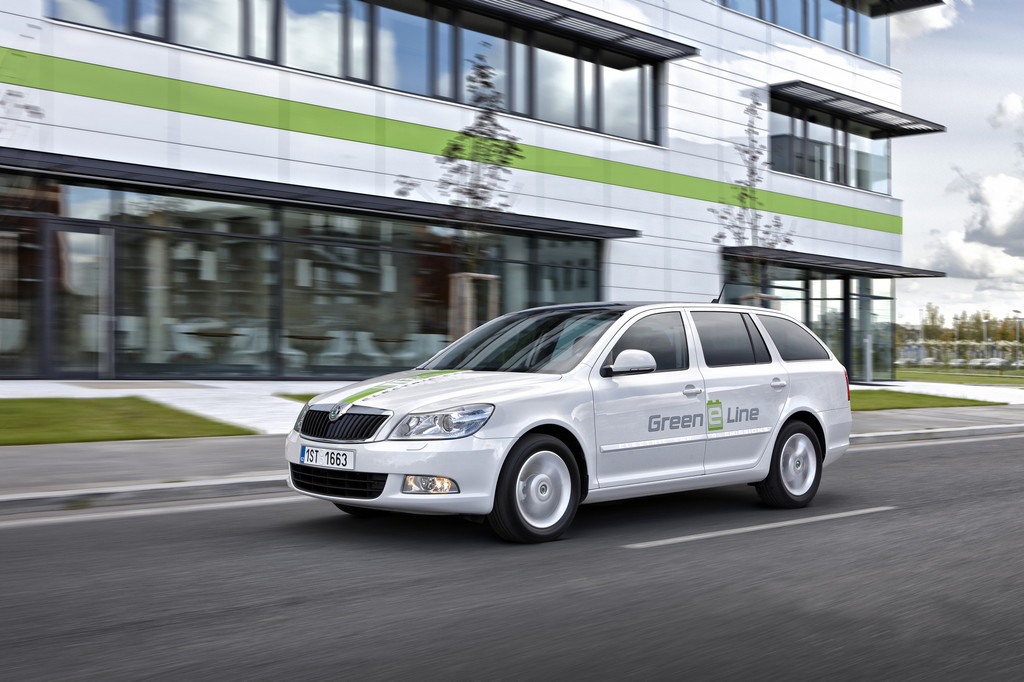 Skoda unterstützt TU Prag mit Elektro-Octavia