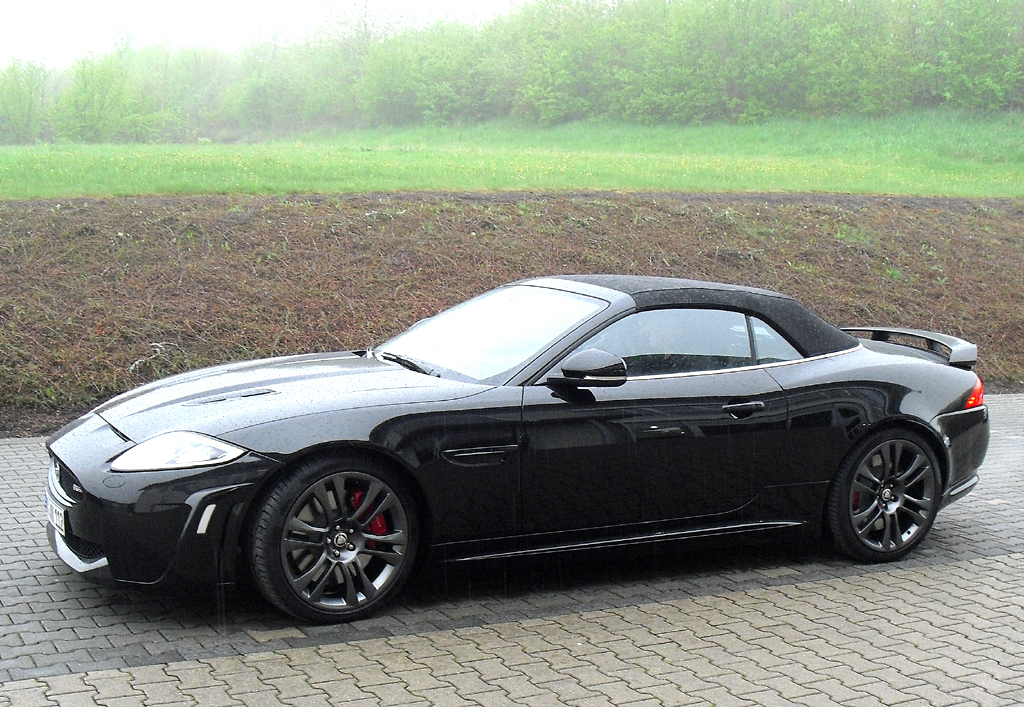 So sieht der XKR-S als Cabrio von der Seite aus. 