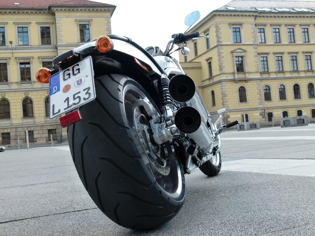 Test Harley-Davidson V-Rod 10th Anniversary Edition: Dragster-Feeling vom Feinsten