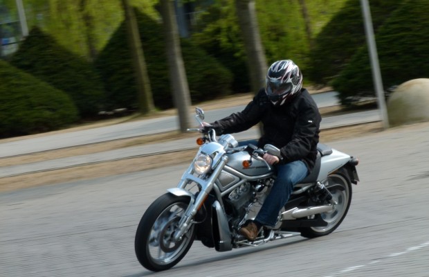 Test Harley-Davidson V-Rod 10th Anniversary Edition: Dragster-Feeling vom Feinsten