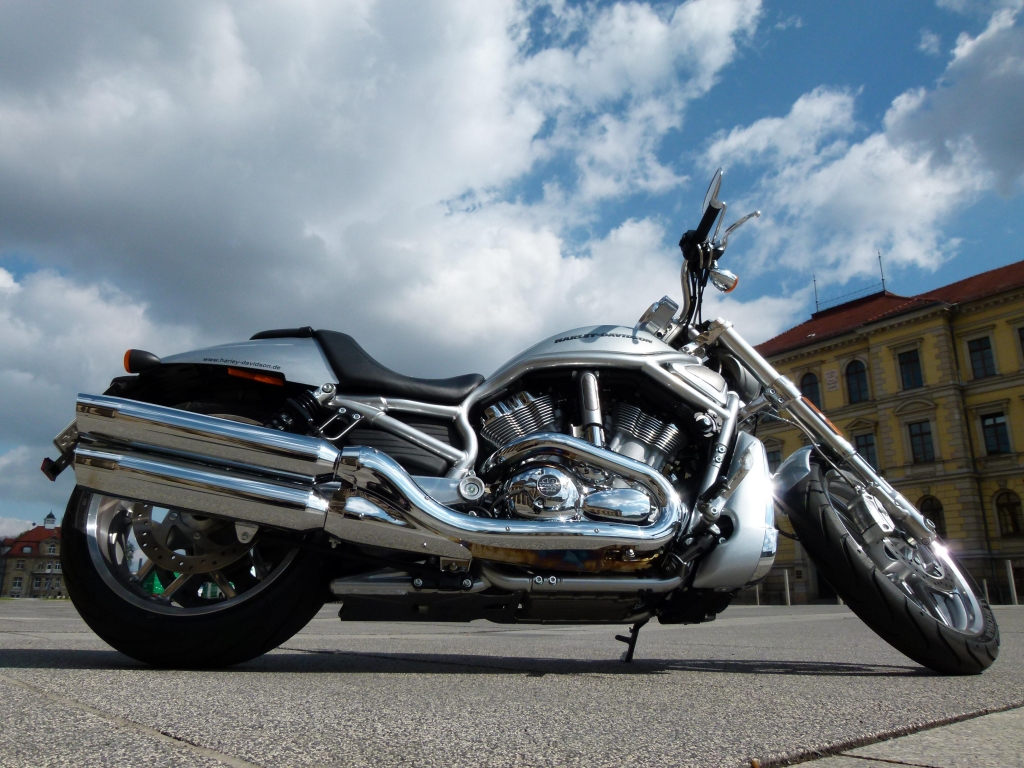 Test Harley-Davidson V-Rod 10th Anniversary Edition: Dragster-Feeling vom Feinsten