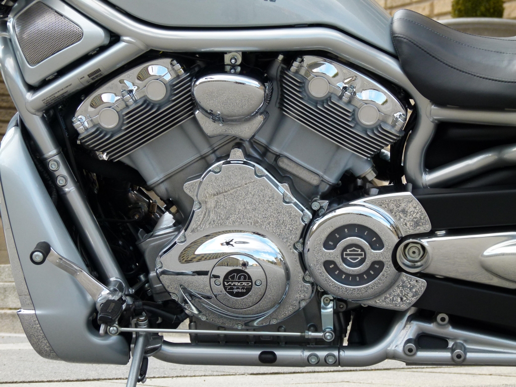 Test Harley-Davidson V-Rod 10th Anniversary Edition: Dragster-Feeling vom Feinsten