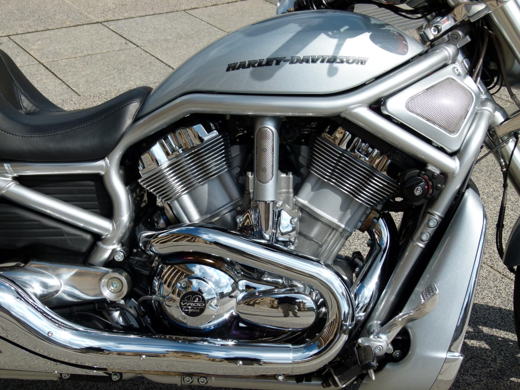 Test Harley-Davidson V-Rod 10th Anniversary Edition: Dragster-Feeling vom Feinsten
