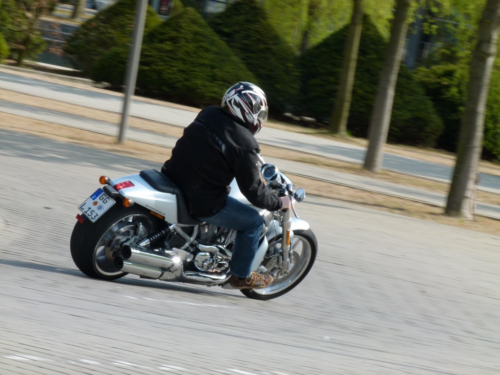 Test Harley-Davidson V-Rod 10th Anniversary Edition: Dragster-Feeling vom Feinsten