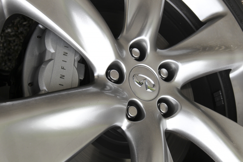 Test Infiniti FX: Premium-SUV mit 420 PS und V8-Sound vom Feinsten