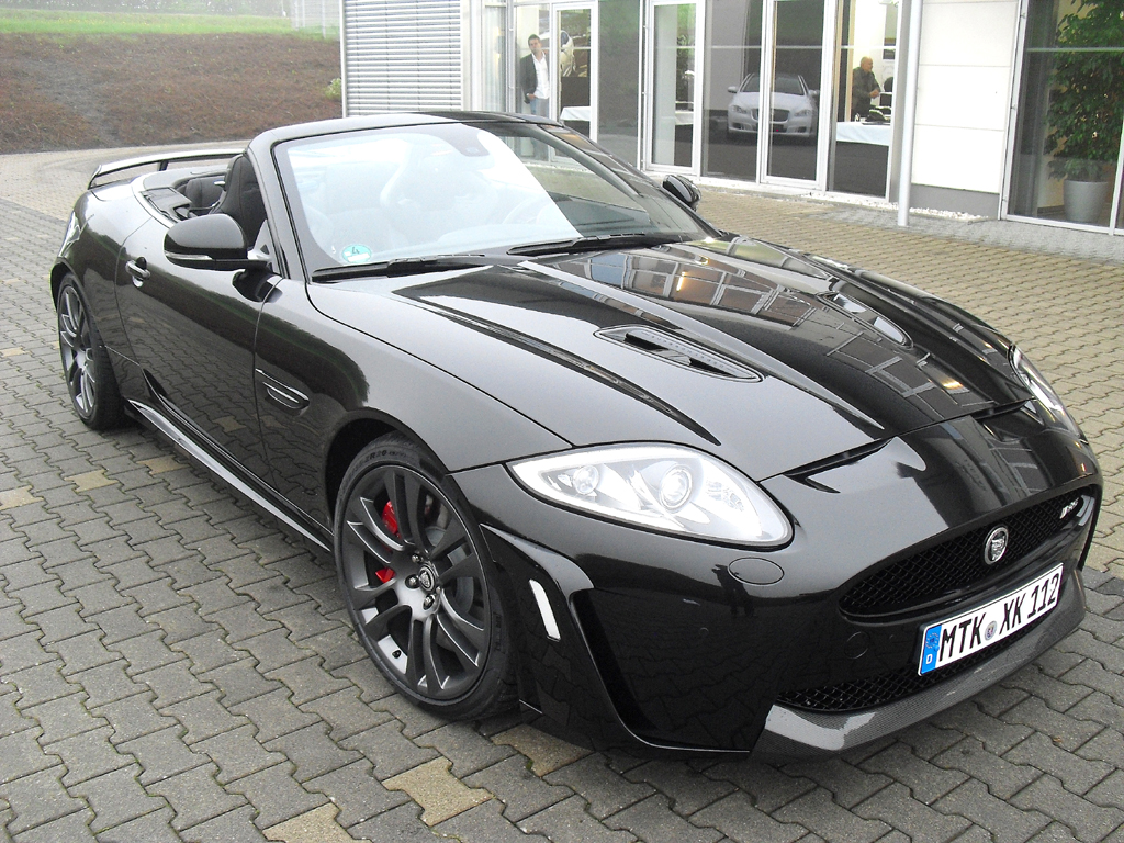 Willkommen im (300er-)Club! Im neuen Jaguar XKR-S beim Performance Drive