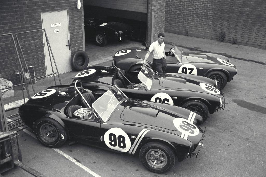 Zum Tod von Caroll Shelby: Wenn die Cobras Trauer tragen