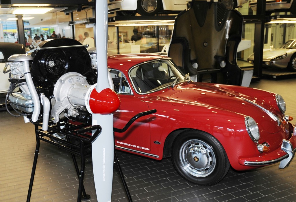 5. Flugplatz-Treffen: Porsche zu Lande und in der Luft