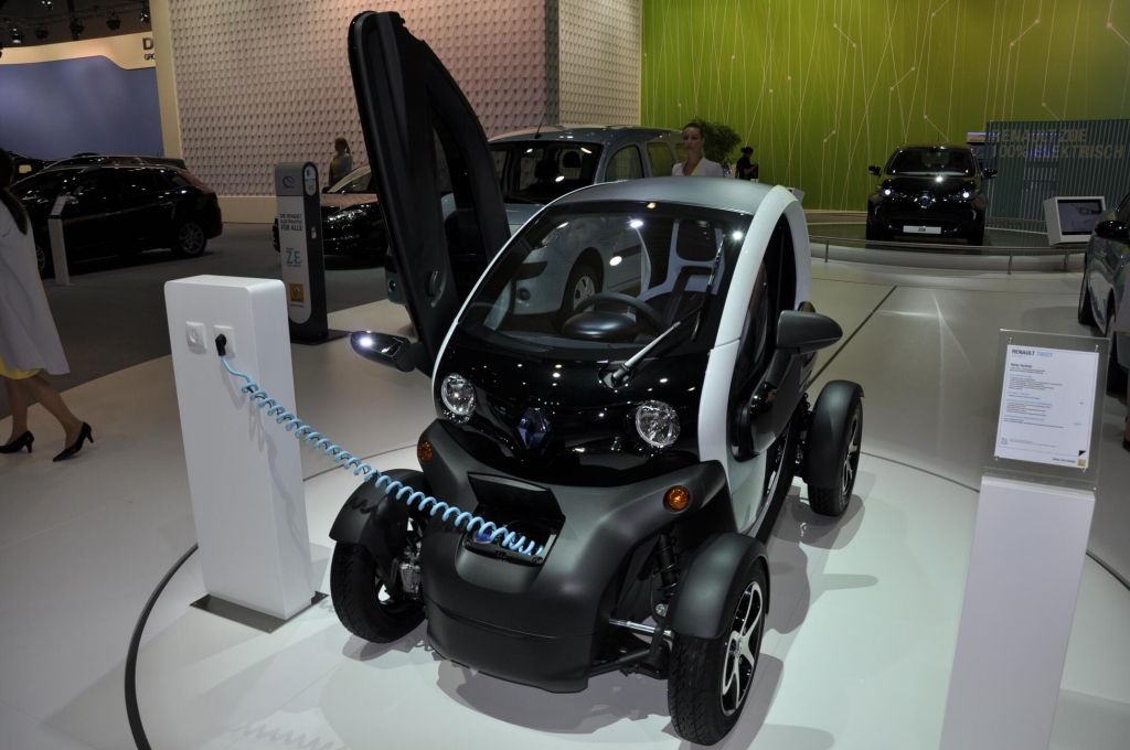 AMI 2012: Dacia Lodgy, Dacia Sandero Stepway II, Kia Ceed'd sw, Renault Zoe, Lada 