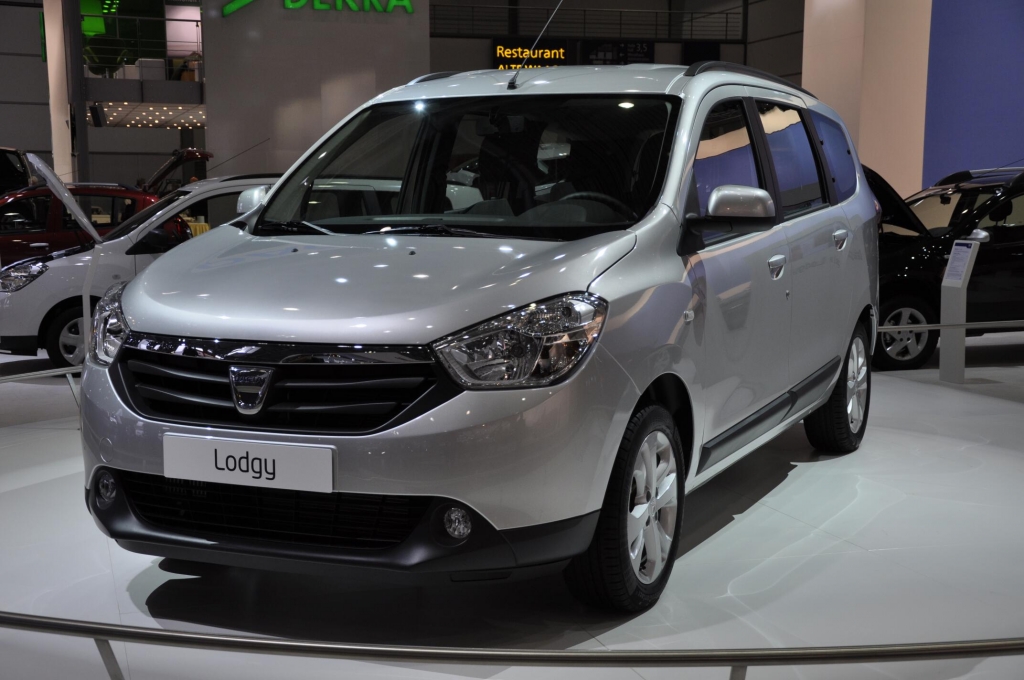 AMI 2012: Dacia Lodgy, Dacia Sandero Stepway II, Kia Ceed'd sw, Renault Zoe, Lada 