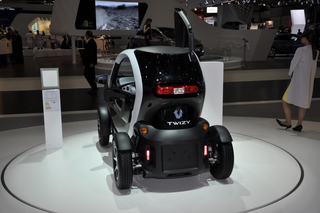 AMI 2012: Dacia Lodgy, Dacia Sandero Stepway II, Kia Ceed'd sw, Renault Zoe, Lada 