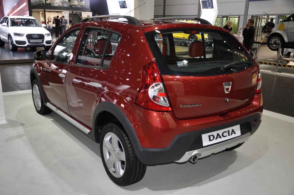 AMI 2012: Dacia Lodgy, Dacia Sandero Stepway II, Kia Ceed'd sw, Renault Zoe, Lada 