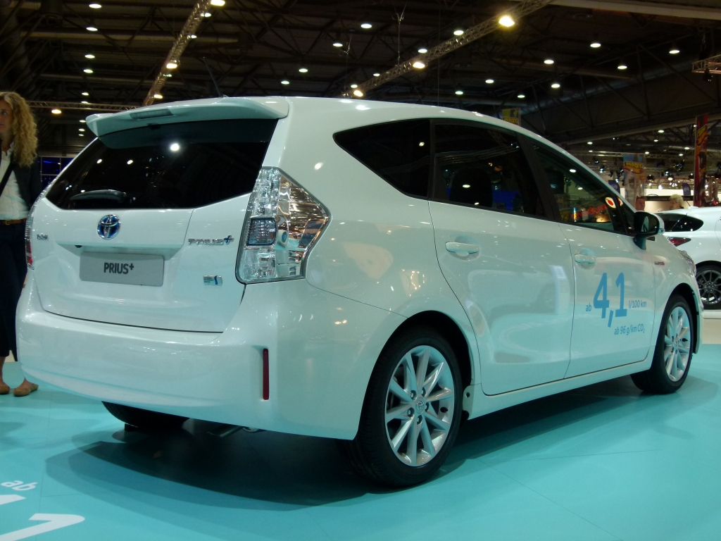 AMI 2012: Dacia Lodgy, Dacia Sandero Stepway II, Kia Ceed'd sw, Renault Zoe, Lada 