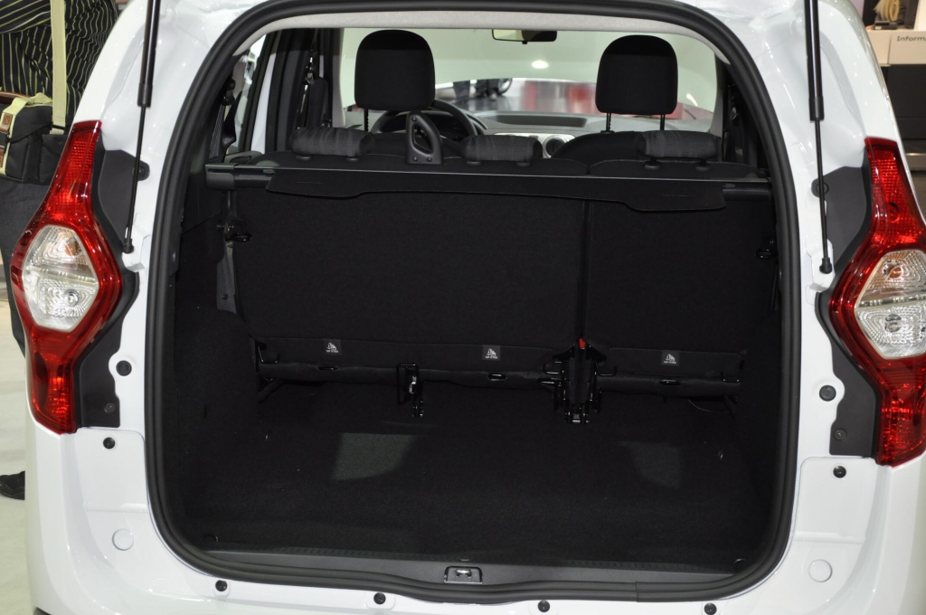 AMI 2012: Dacia Lodgy, Dacia Sandero Stepway II, Kia Ceed'd sw, Renault Zoe, Lada 